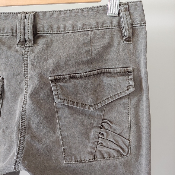 BCBG Max Azria Cargo Pants Size 27 Olive Colour - Picture 9 of 16